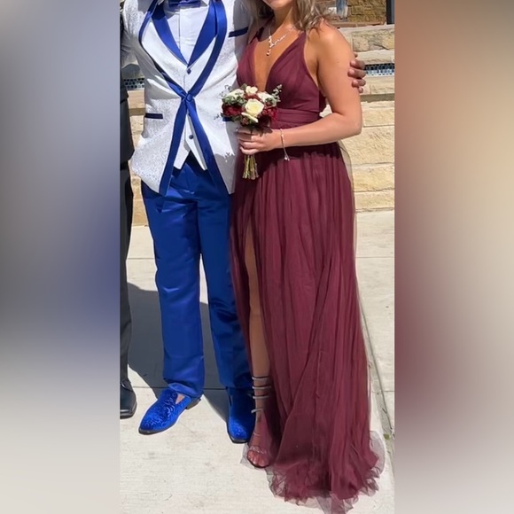 Selling prom dress - Picture 1 of 3